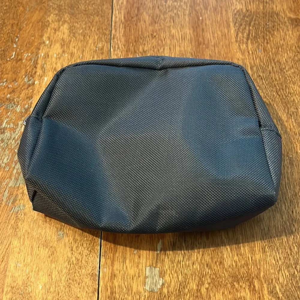 Tumi for Delta zippered bag two tone grey